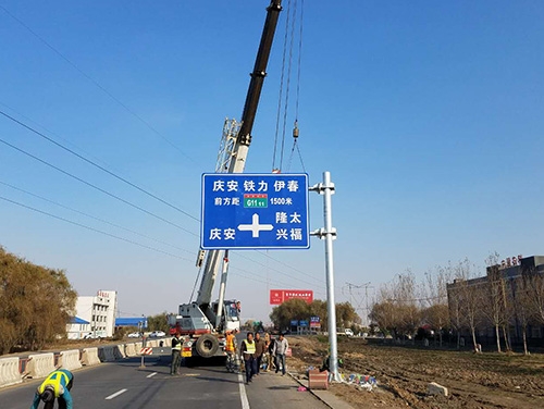 南宁南宁道路护栏网网片该如何进行正确的选购呢？